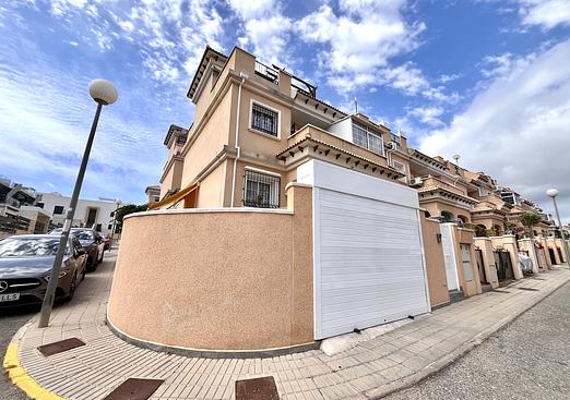 Town house in Villamartin