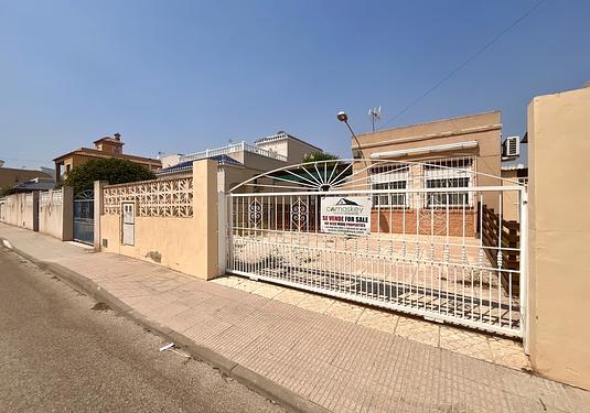 Land in San Miguel de Salinas