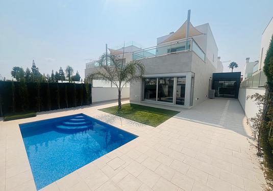 Villa in Los Alcazares