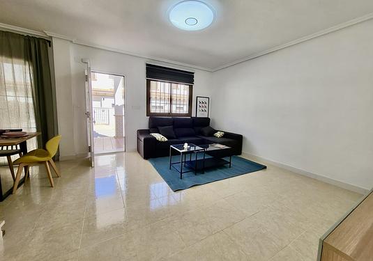 Town house in San Miguel de Salinas