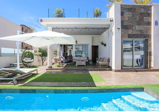 Villa in Orihuela Costa