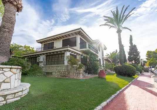 Villa in Alicante