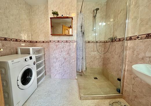 Commercial in San Miguel de Salinas