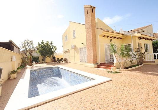 Villa in Playa Flamenca