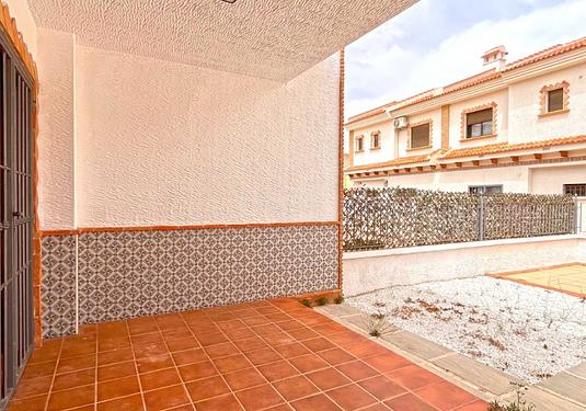 Town house in San Miguel de Salinas
