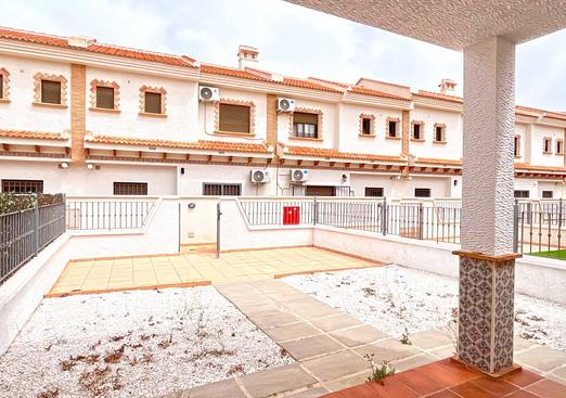 Town house in San Miguel de Salinas