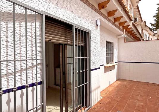 Town house in San Miguel de Salinas