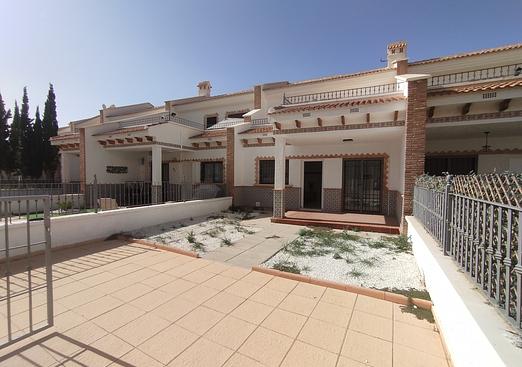 Town house in San Miguel de Salinas