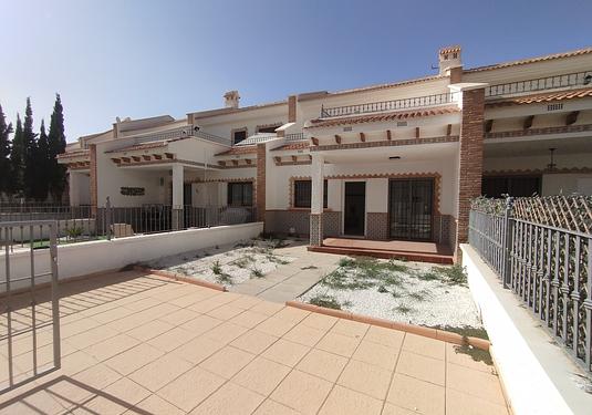 Town house in San Miguel de Salinas