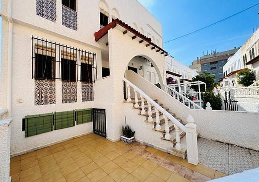 Town house in La Mata
