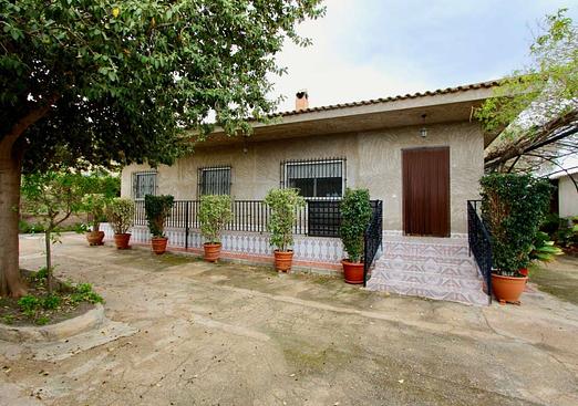 Villa in Canadas De San Pedro