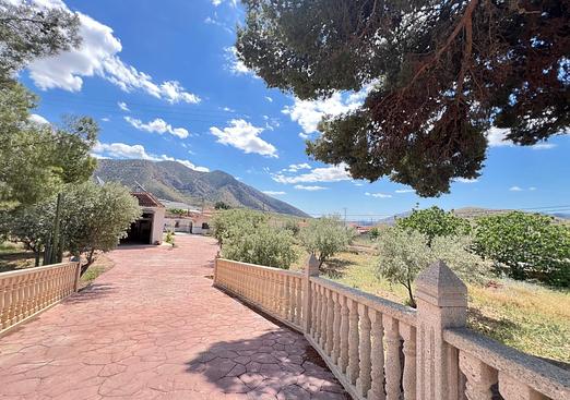 Country house in Algueña