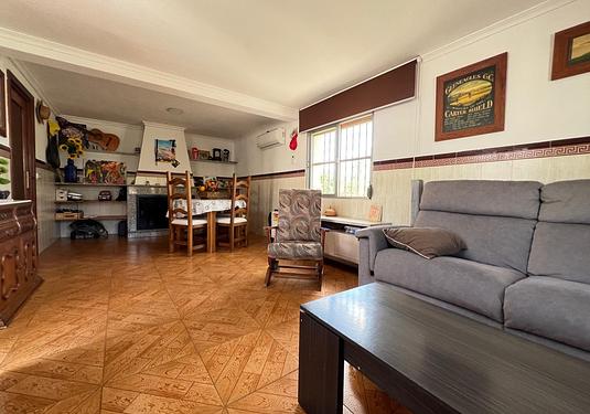 Country house in Algueña