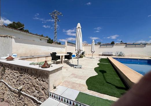 Country house in Algueña