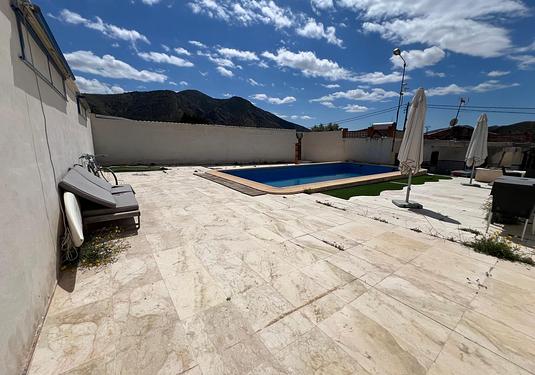 Country house in Algueña