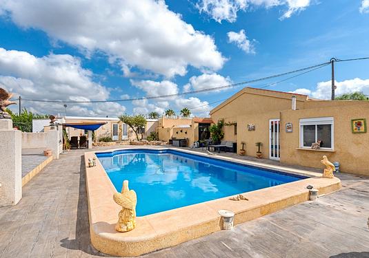 Villa in Los Montesinos