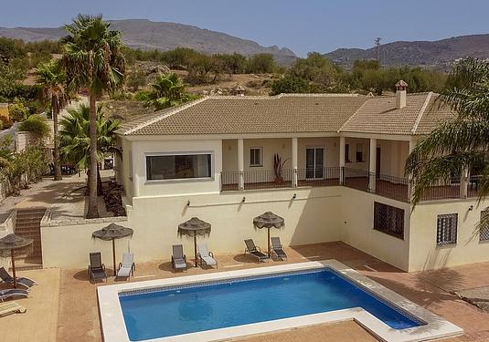 Villa in Periana