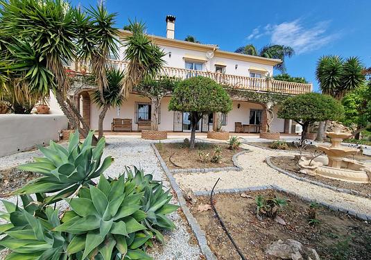 Villa in Periana