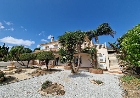 Villa in Periana