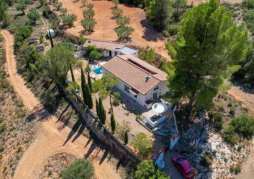 Country house in Ayora