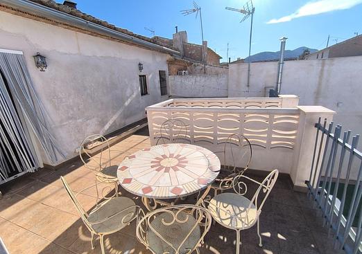 Town house in Raspay