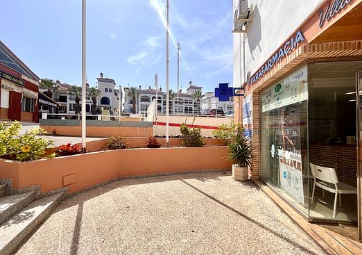 Commercial in Villamartin