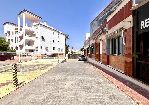 Commercial in Villamartin