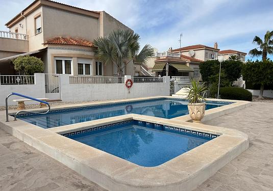 Villa in Algorfa