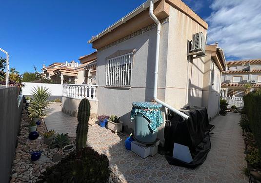 Villa in Algorfa