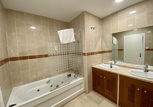 Villa in Lauro Golf