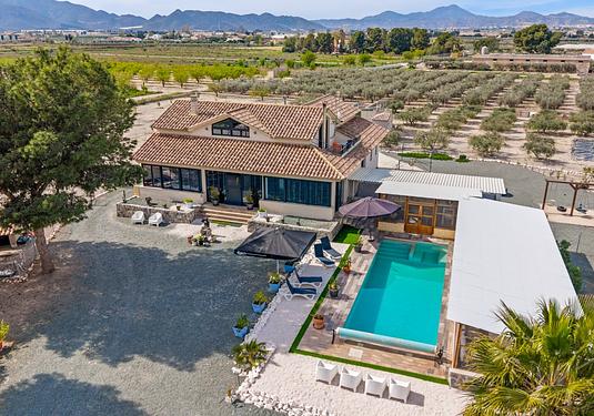 Country house in El Esparragal