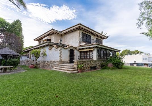 Villa in Alicante