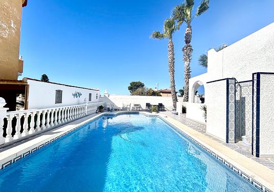 Villa in Villamartin