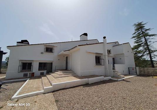 Commercial in Ayora