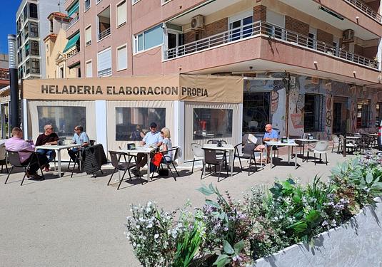 Commercial in La Mata