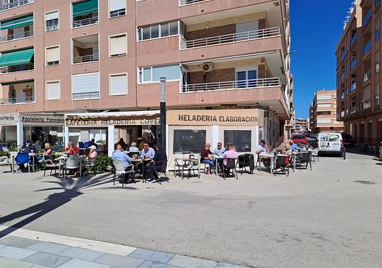 Commercial in La Mata