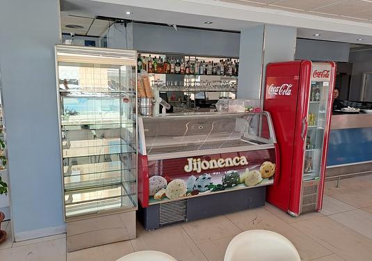 Commercial in La Mata