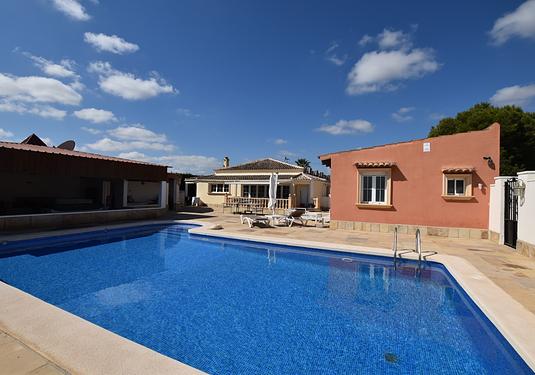 Country house in Heredades