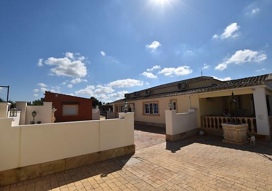 Country house in Heredades
