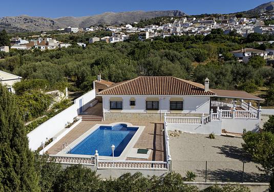 Villa in Periana