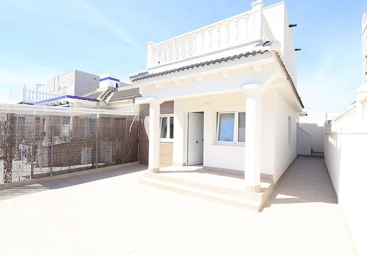 Semi detached in El Chaparral