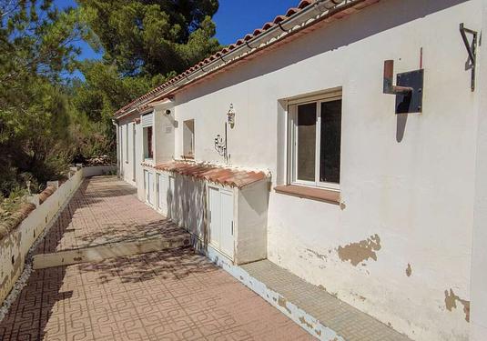 Country house in Ayora