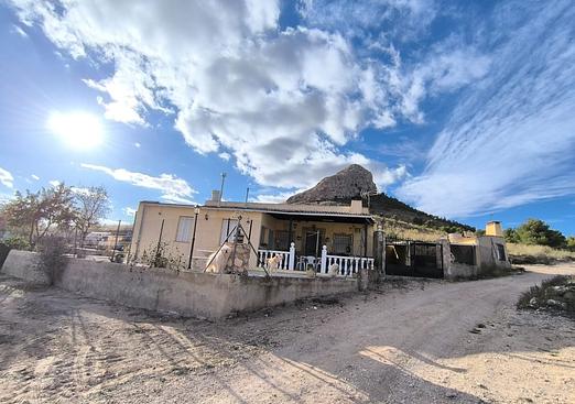 Country house in Yecla