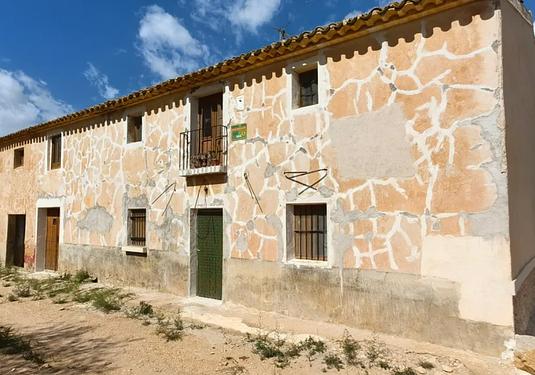 Country house in Yecla