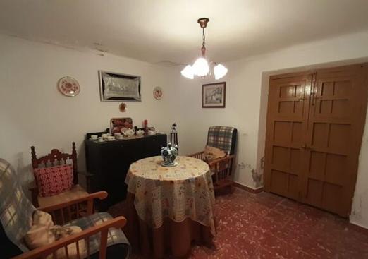 Town house in Alozaina