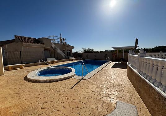 Villa in Algorfa