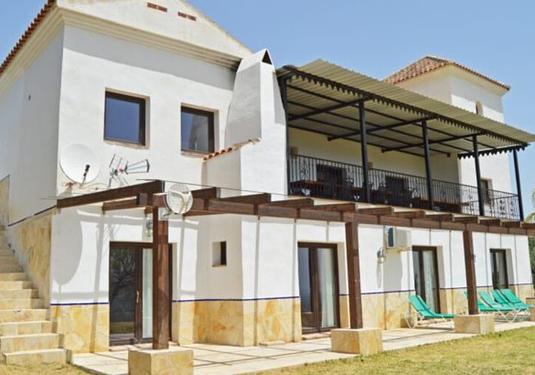 Villa in Alozaina