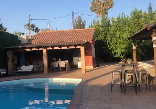 Villa in Elda