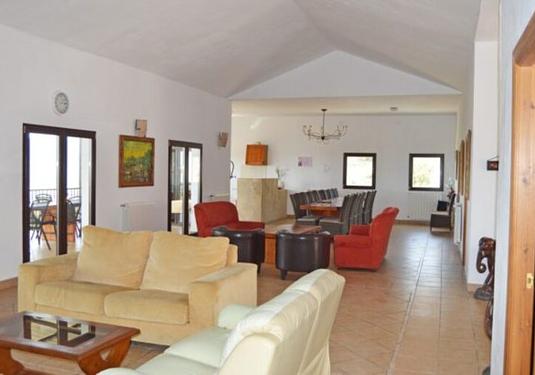 Villa in Alozaina