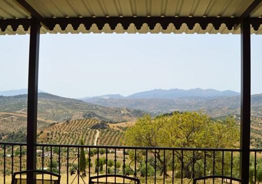 Villa in Alozaina